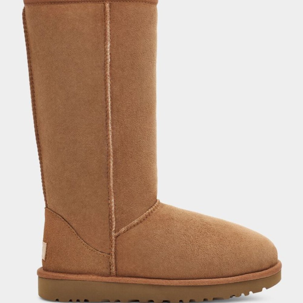 ugg classic tall ii sheepskin boot in chestnut - size 8